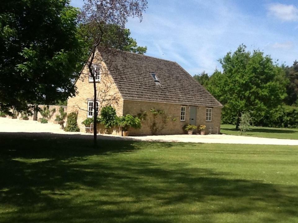 Gardeners Cottage Crudwell Buitenkant foto