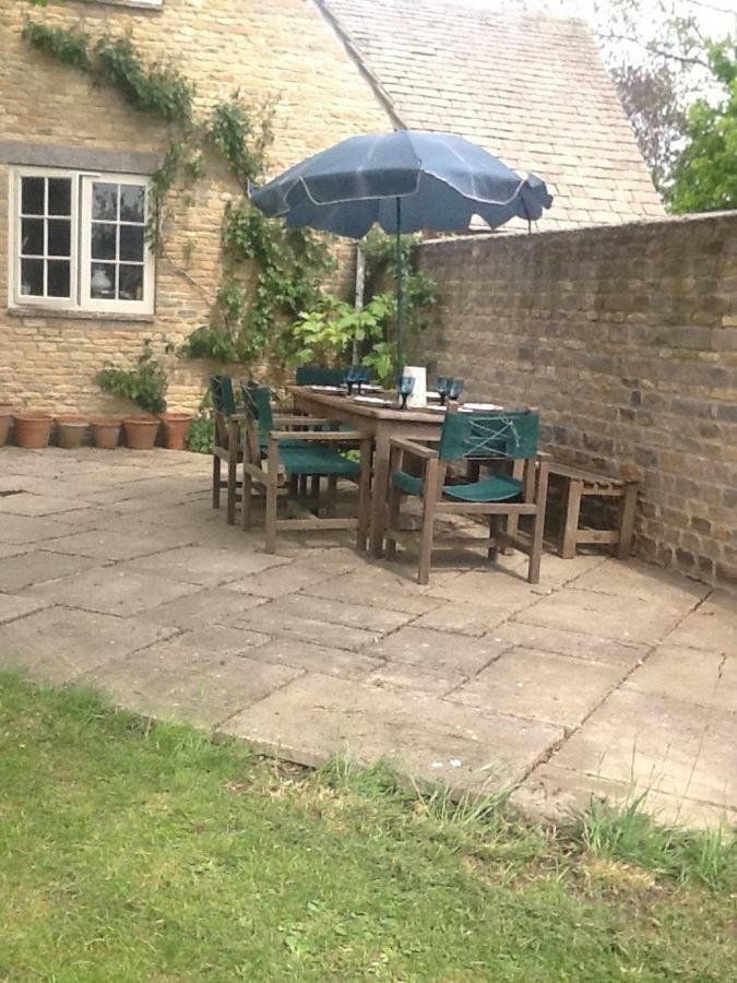 Gardeners Cottage Crudwell Buitenkant foto